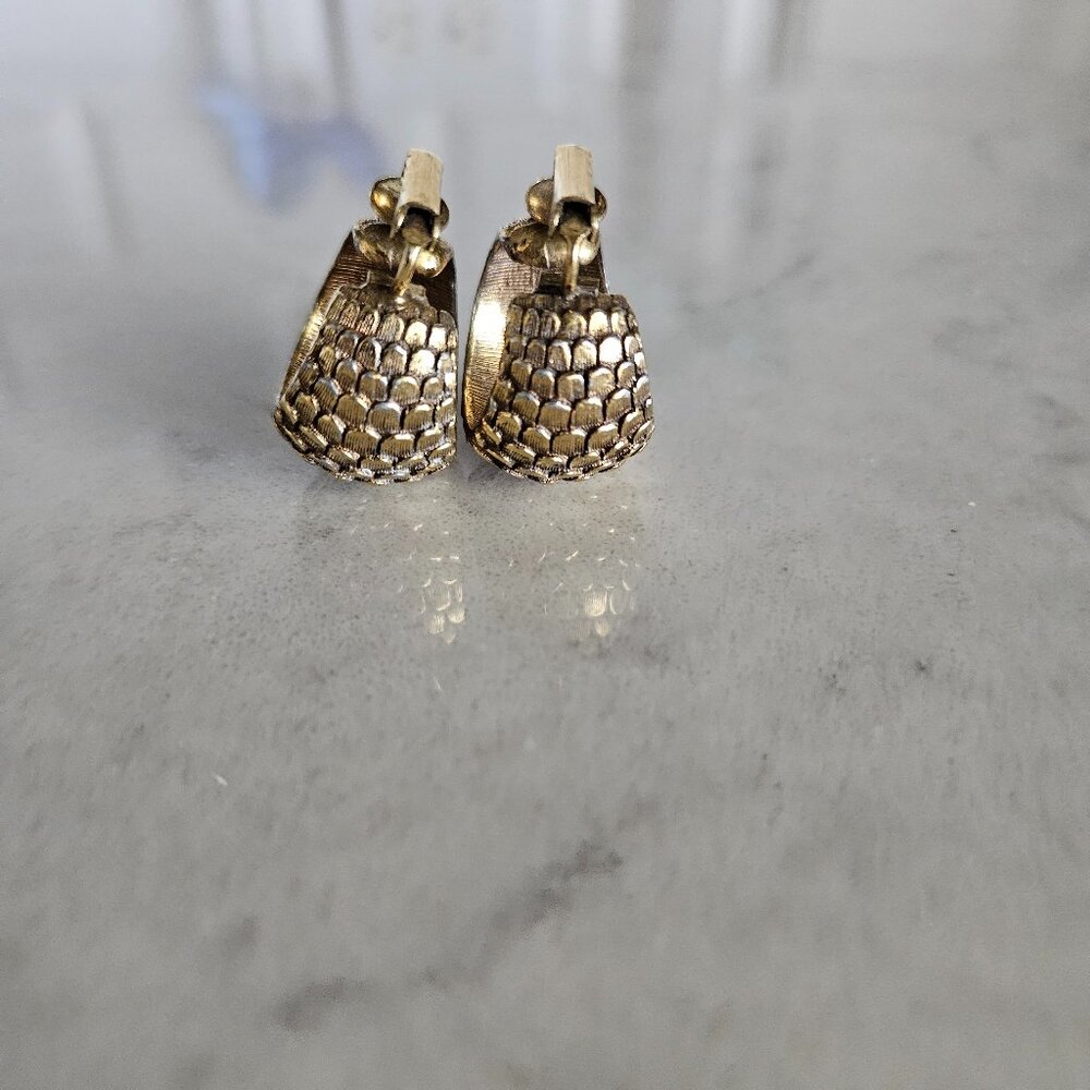 GOLD FISH SCALE WIDE HOOP CLIP-ON EARRINGS
